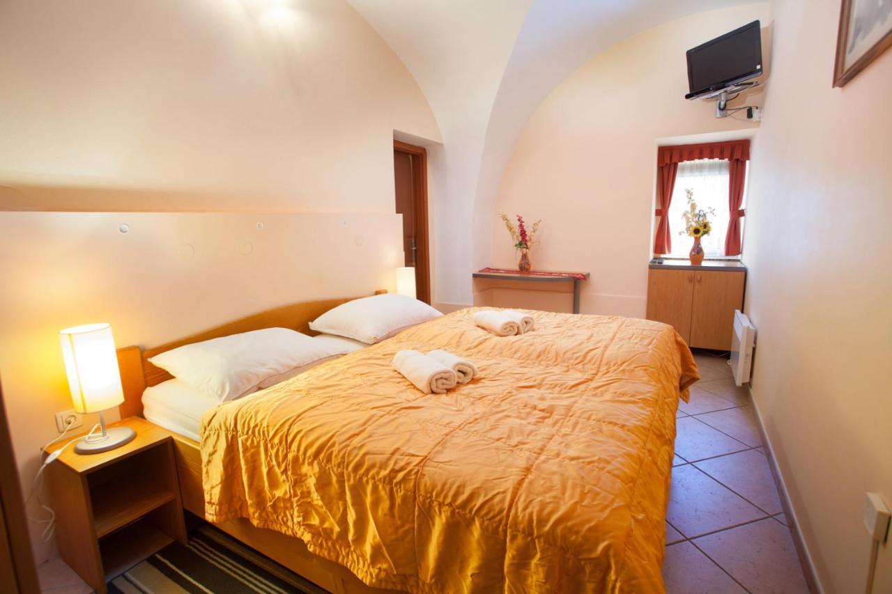 Apartma Na Starem Placu Idrija Εξωτερικό φωτογραφία